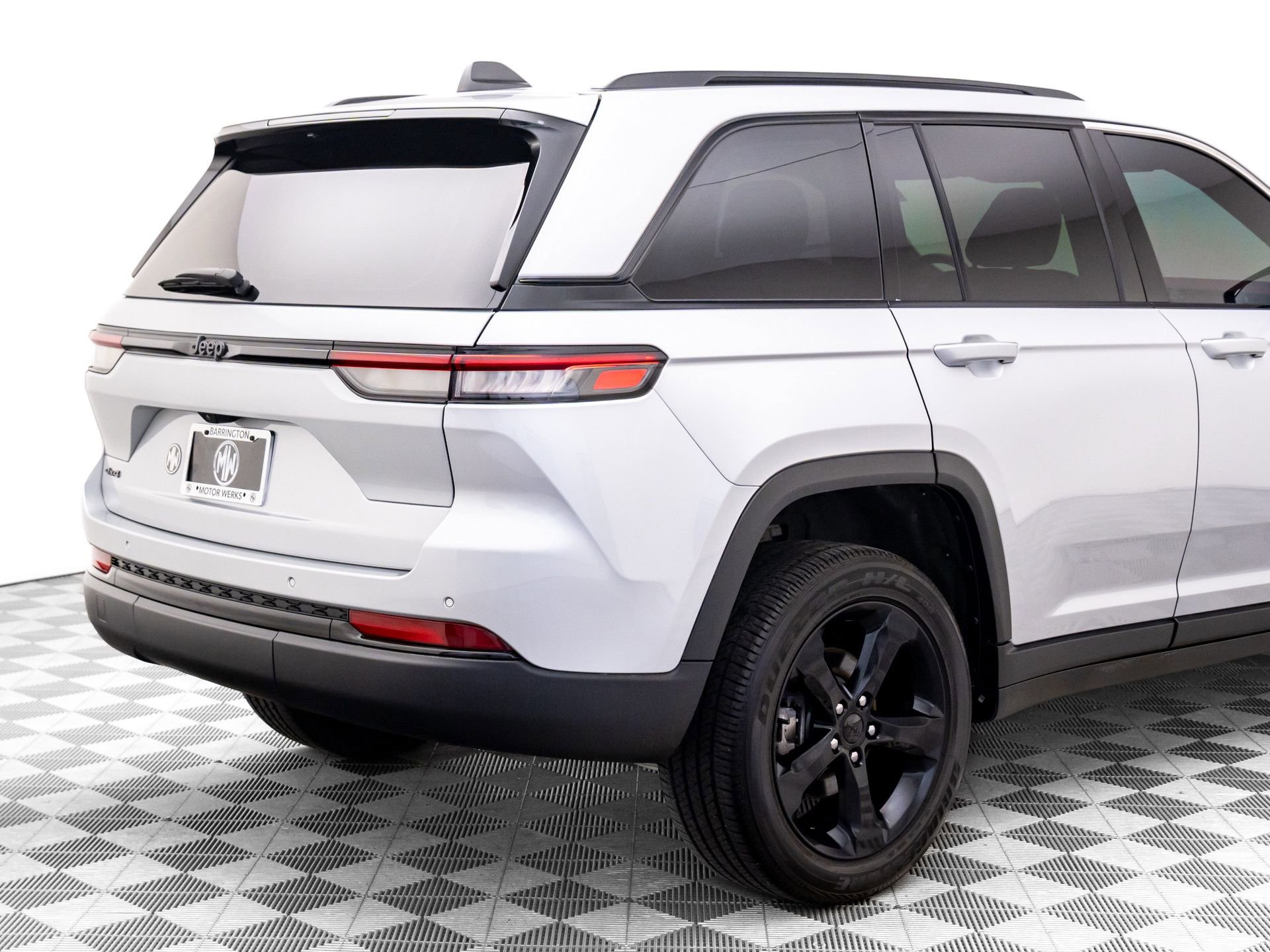 Used 2024 Jeep Grand Cherokee Altitude image 37