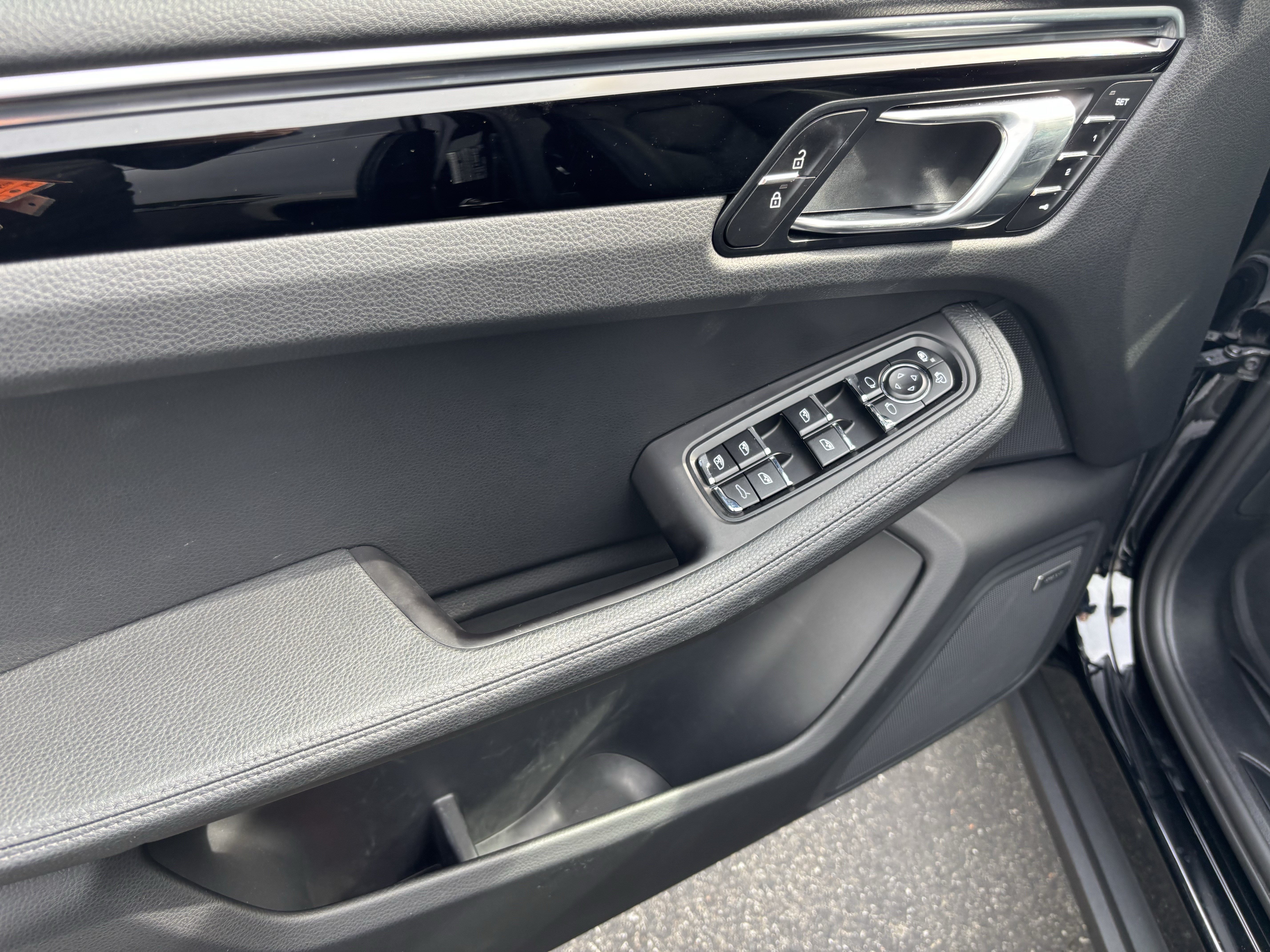 Used 2020 Porsche Macan AWD/4WD image 14