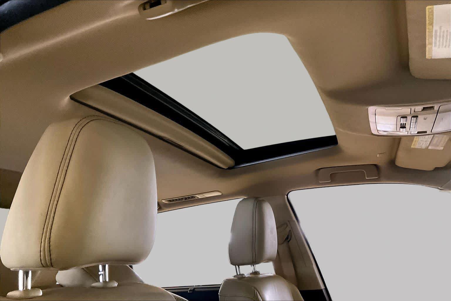 Used 2019 Toyota Highlander XLE FWD image 13