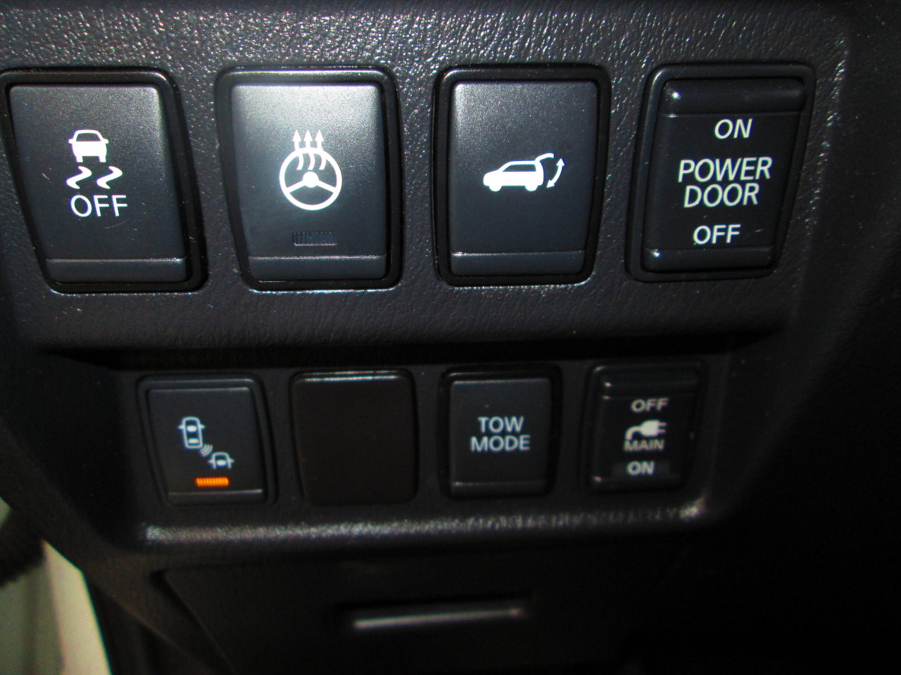 Used 2017 Nissan Pathfinder Platinum image 16