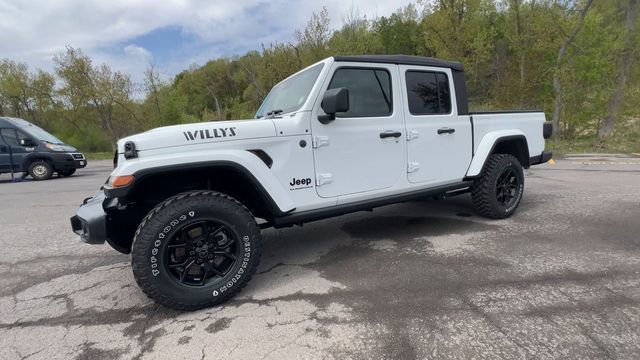 Used 2025 Jeep Gladiator Sport AWD/4WD image 4