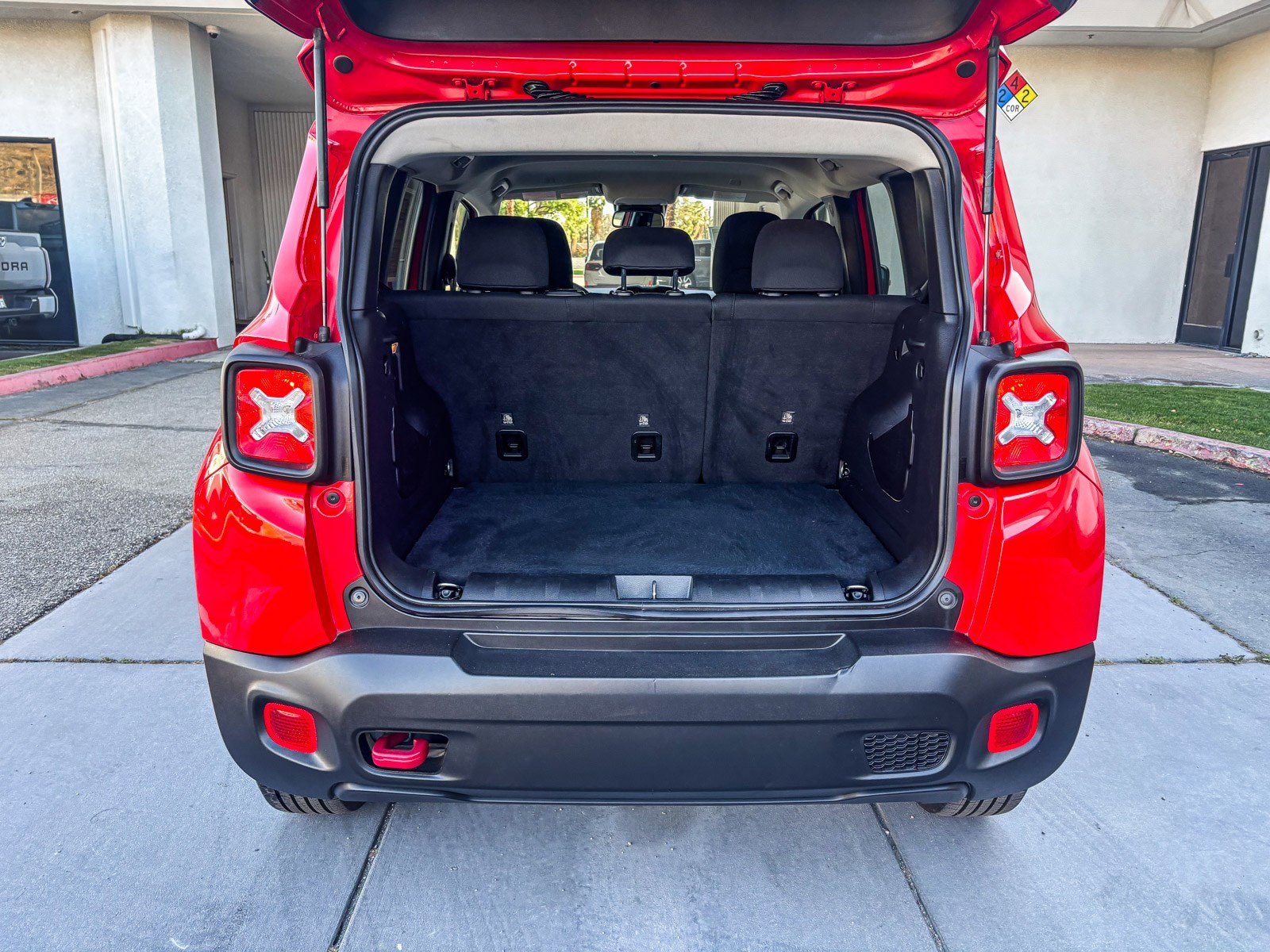 Used 2023 Jeep Renegade Trailhawk AWD/4WD image 14