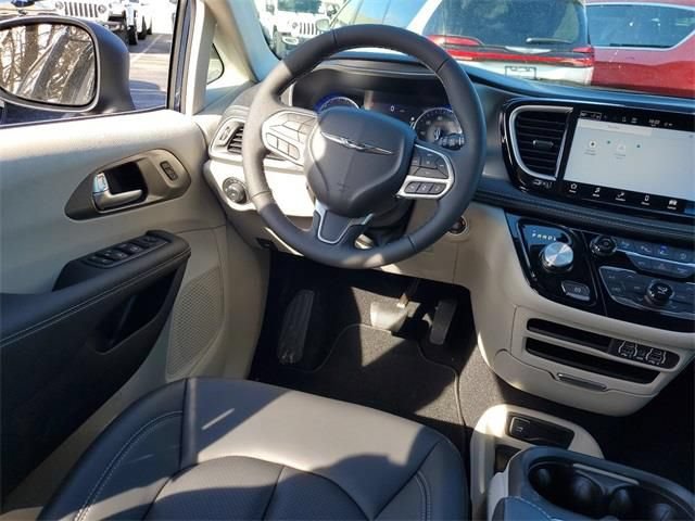 New 2023 Chrysler Pacifica Touring-L FWD image 11