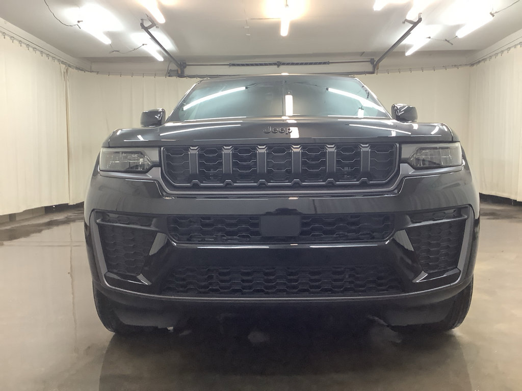 New 2026 Jeep Grand Cherokee Altitude image 11