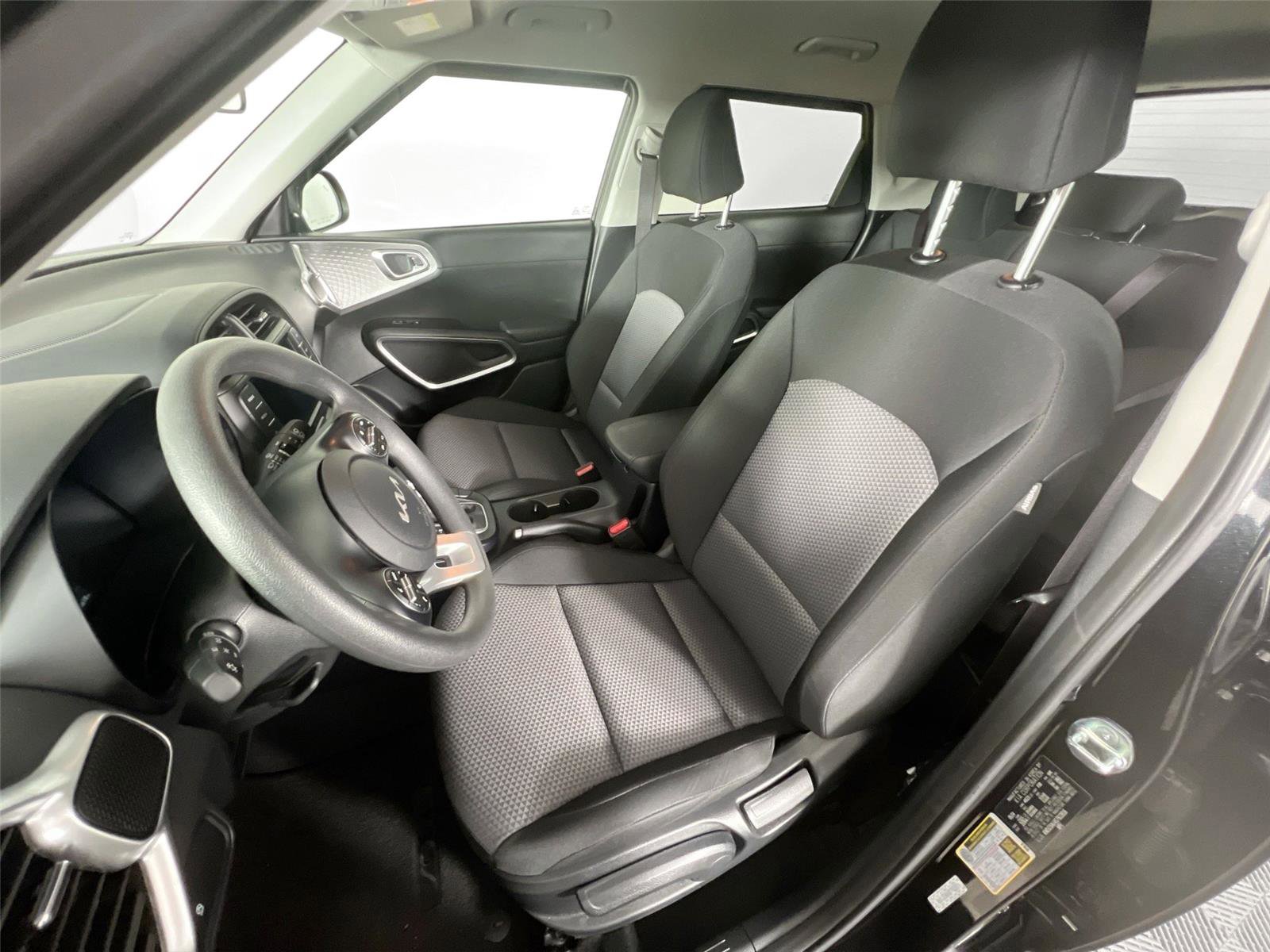 Used 2025 Kia Soul LX w/ LX Technology Package FWD image 21