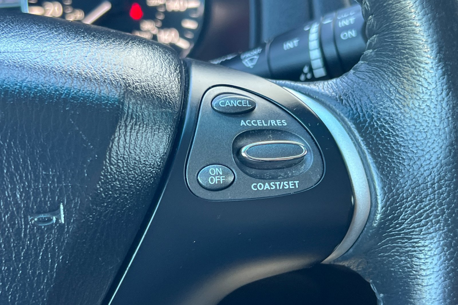 Used 2017 Nissan Pathfinder SL FWD image 29