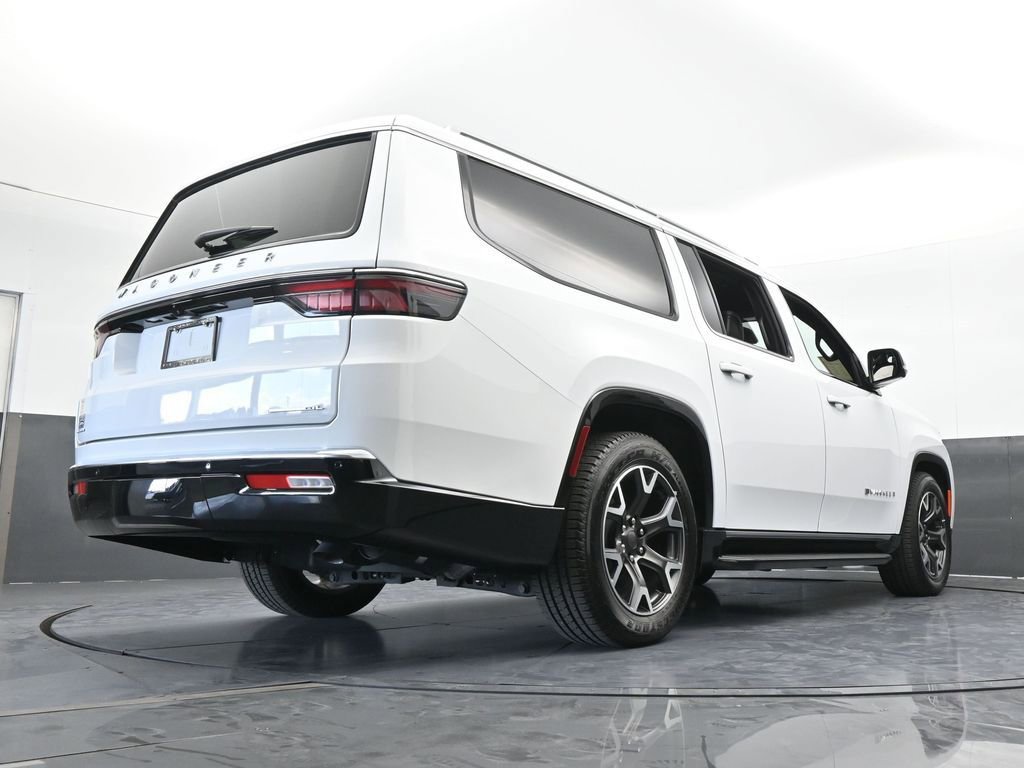 Used 2023 Jeep Wagoneer L Series III w/ Preferred Equipment Group image 20