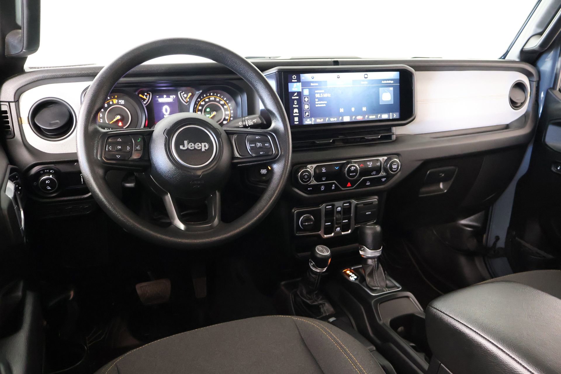 Used 2024 Jeep Gladiator Sport image 2