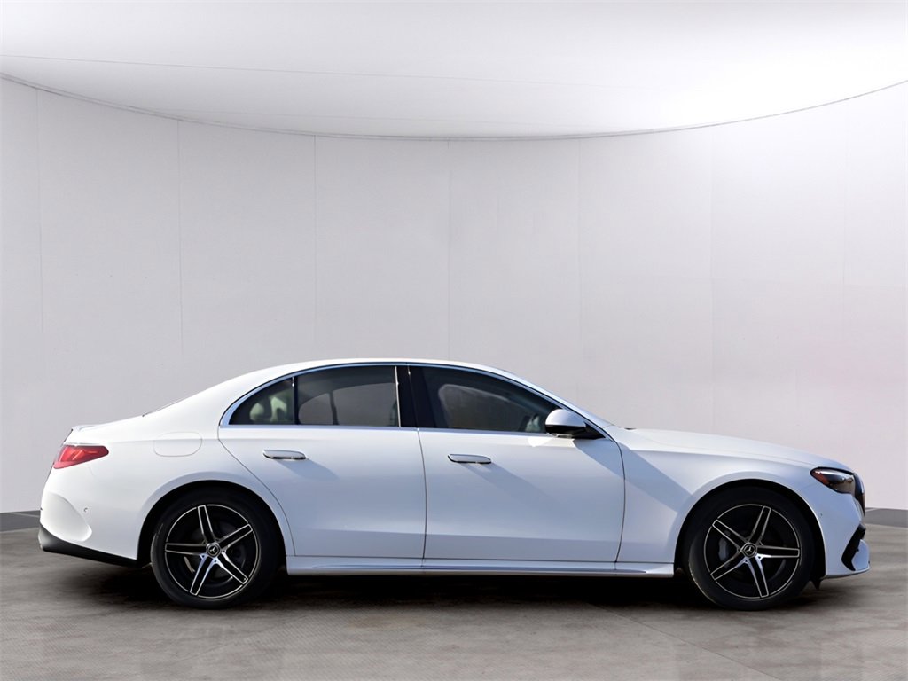Used 2025 Mercedes-Benz E 350 4MATIC Sedan image 4