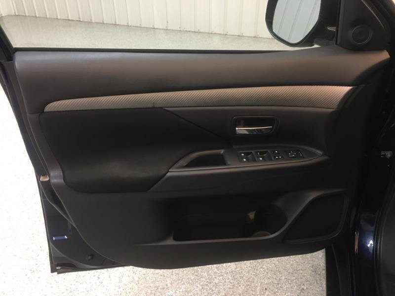 Used 2016 Mitsubishi Outlander SE AWD/4WD image 11