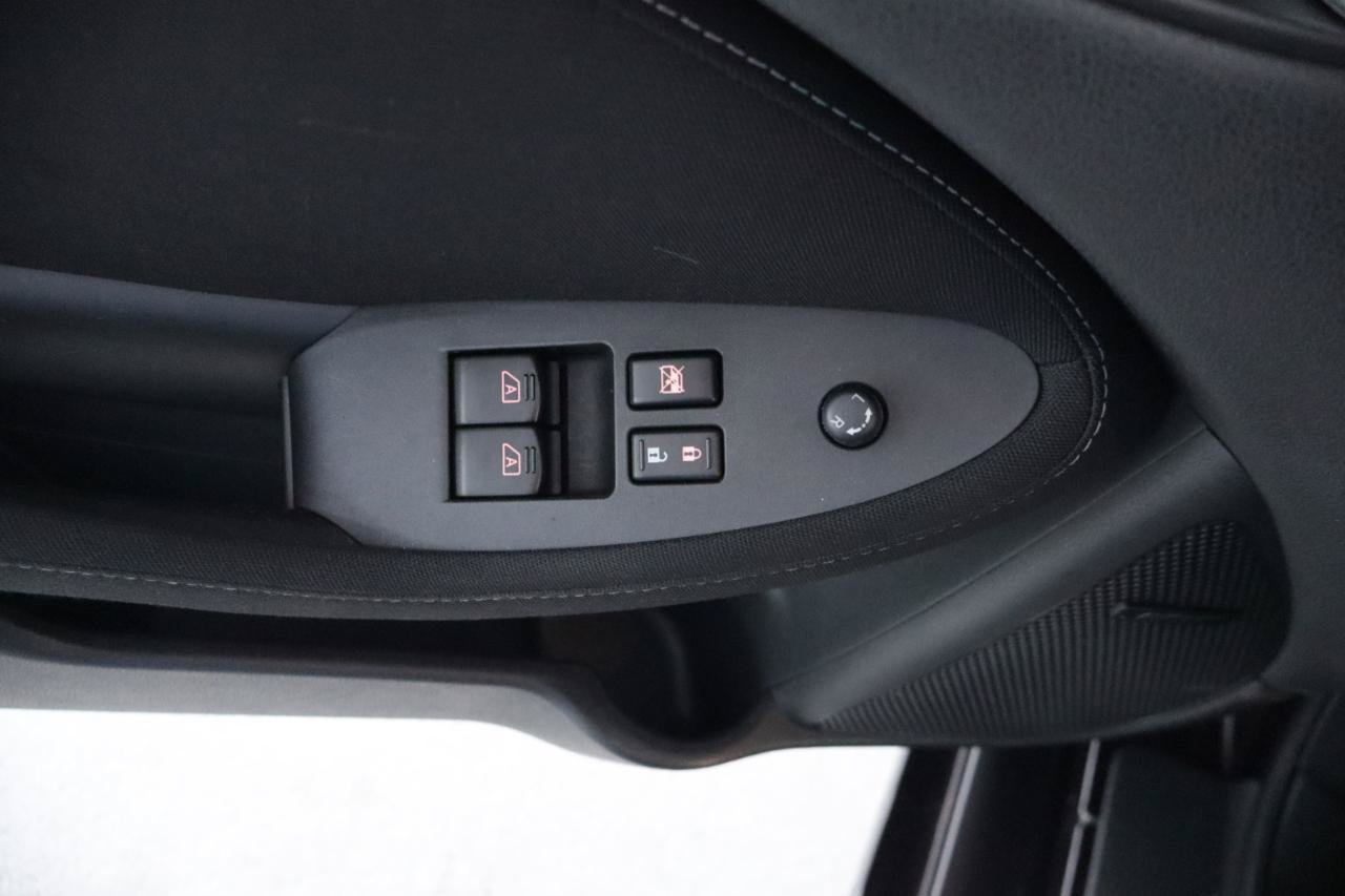 Used 2015 Nissan 370Z Coupe RWD image 28