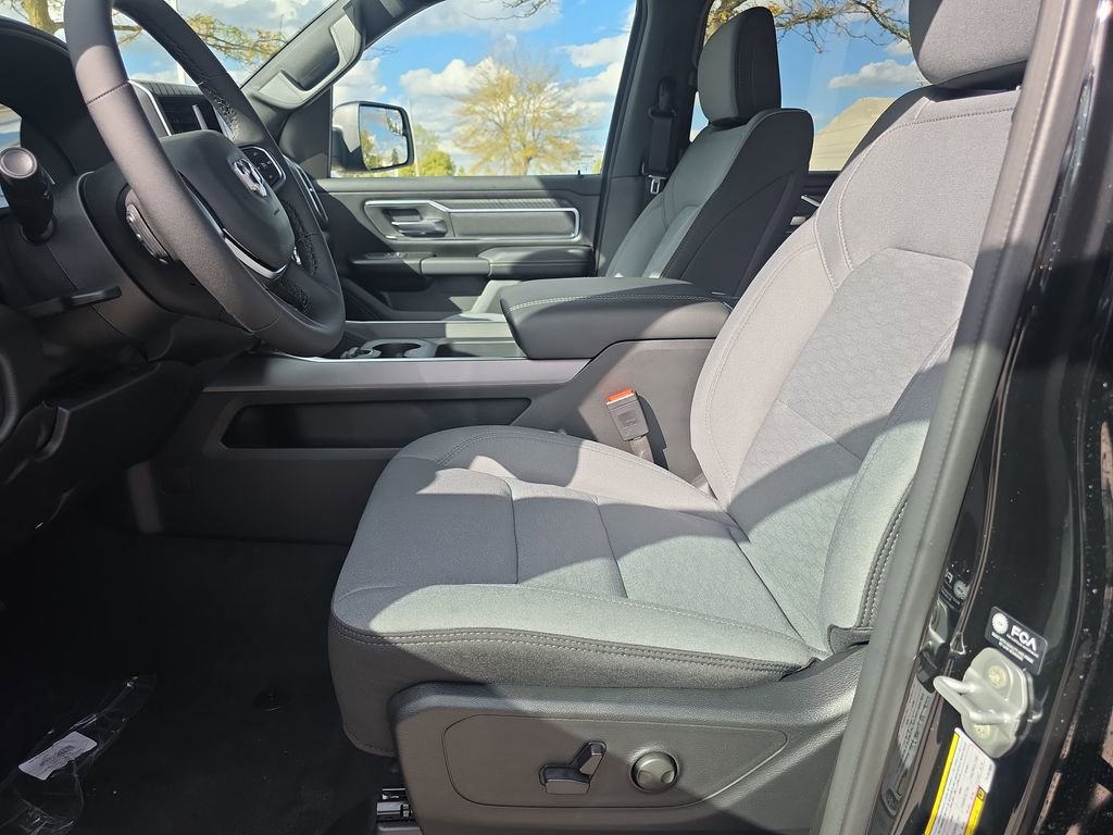 New 2026 RAM 1500 4x4 Crew Cab image 8