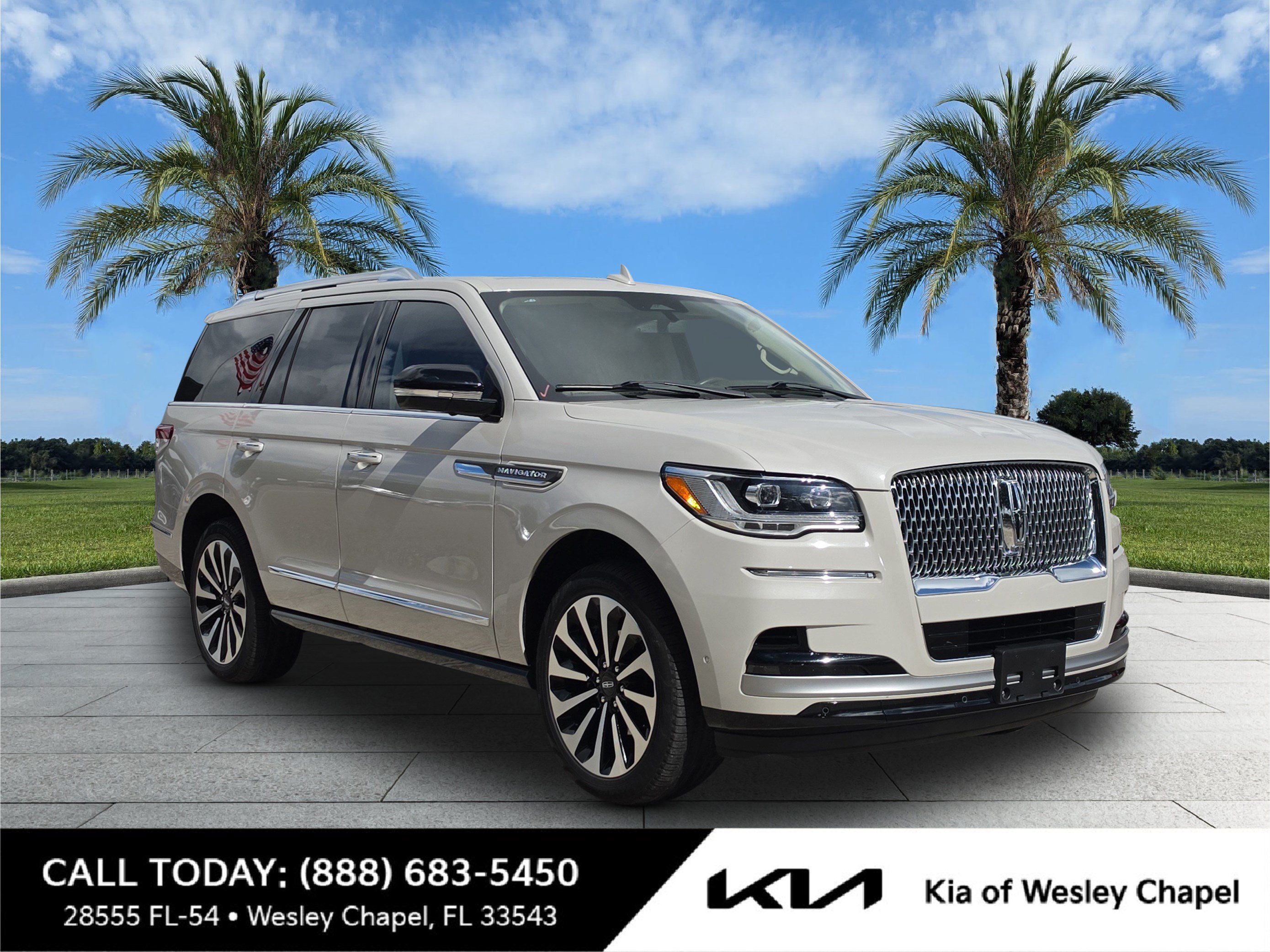 Used 2024 Lincoln Navigator Reserve AWD/4WD image 1