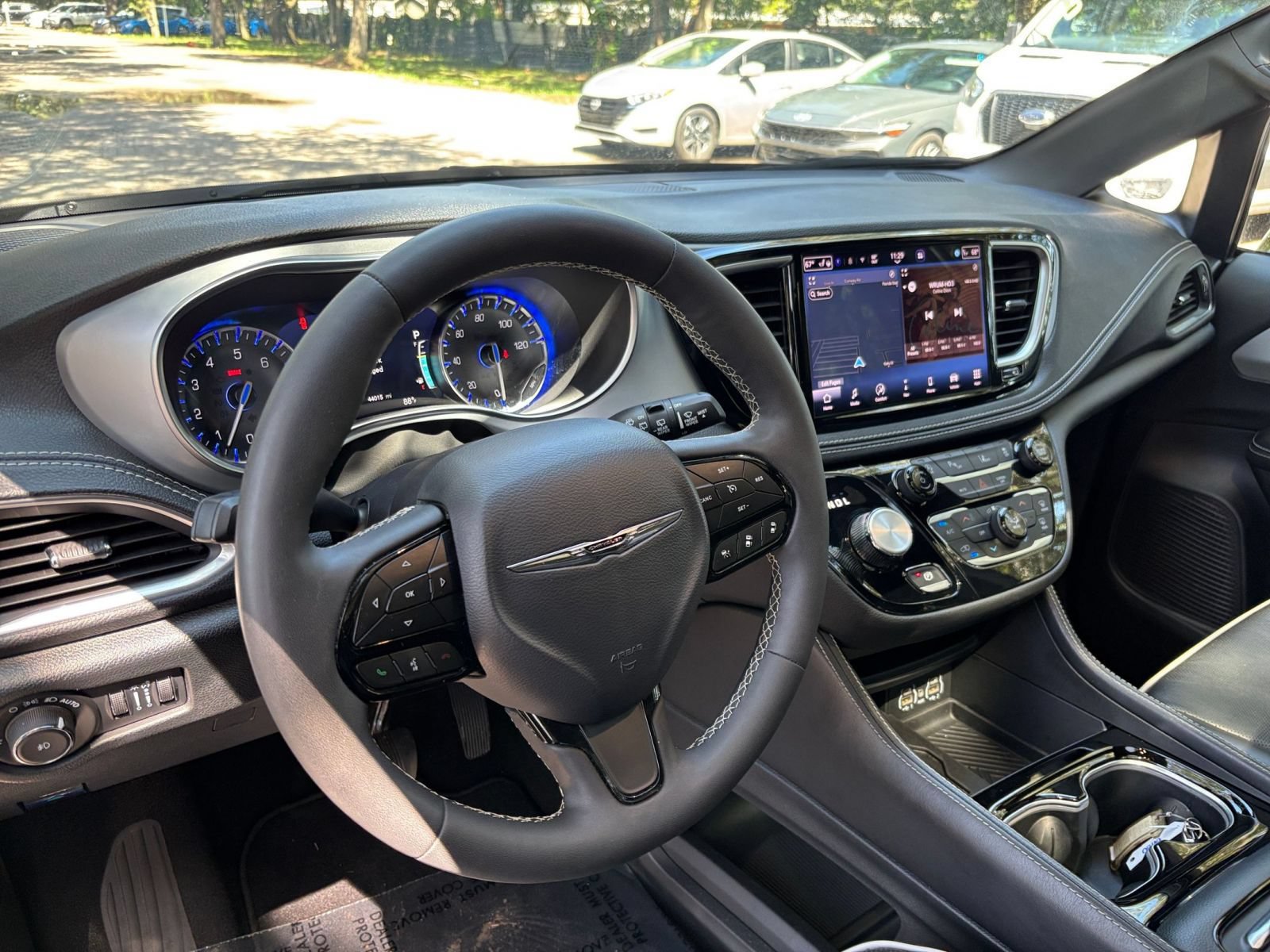 Used 2025 Chrysler Pacifica Limited FWD image 38