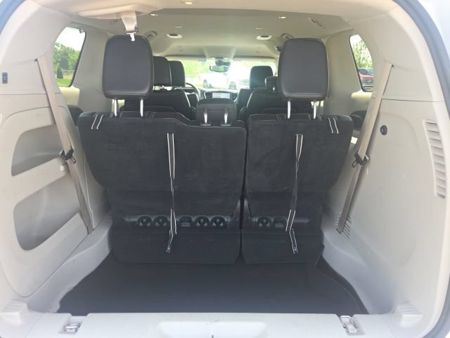 Used 2023 Chrysler Pacifica Touring-L FWD image 11