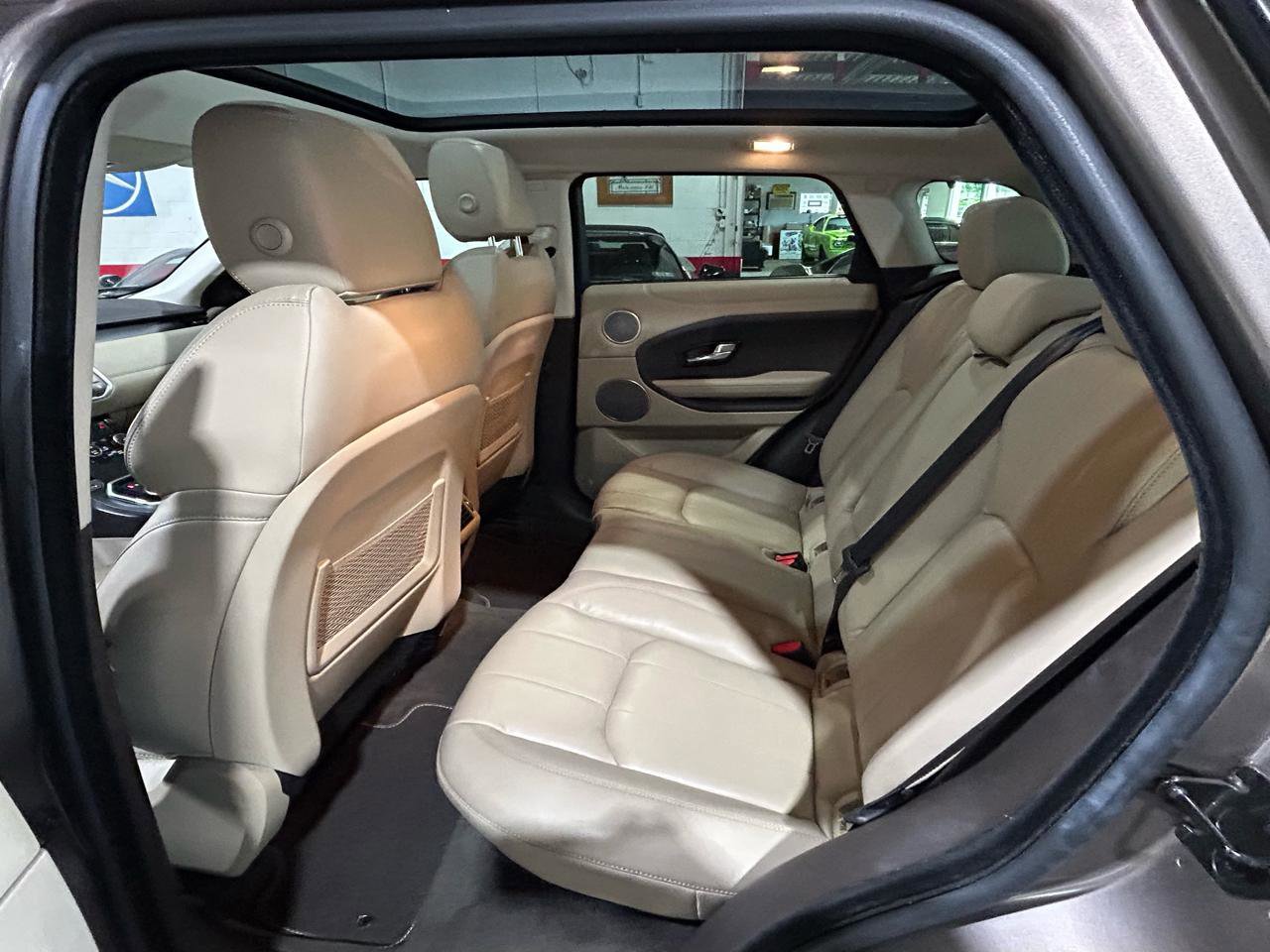 Used 2018 Land Rover Range Rover Evoque SE AWD/4WD image 21