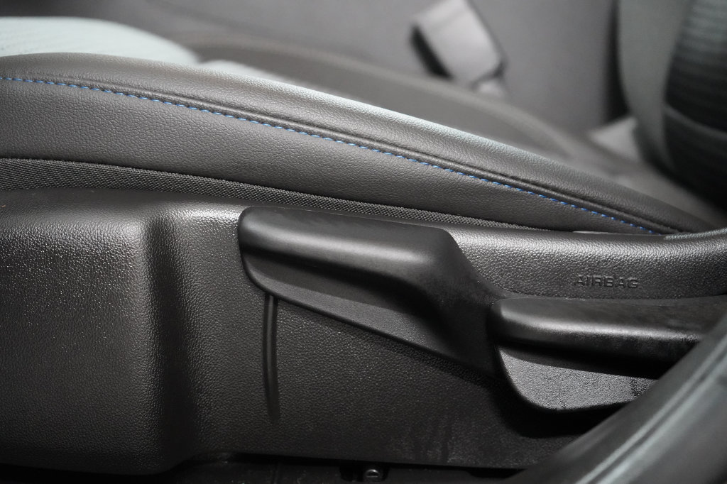 Used 2024 Chevrolet Trax LT w/ Sunroof Package FWD image 18