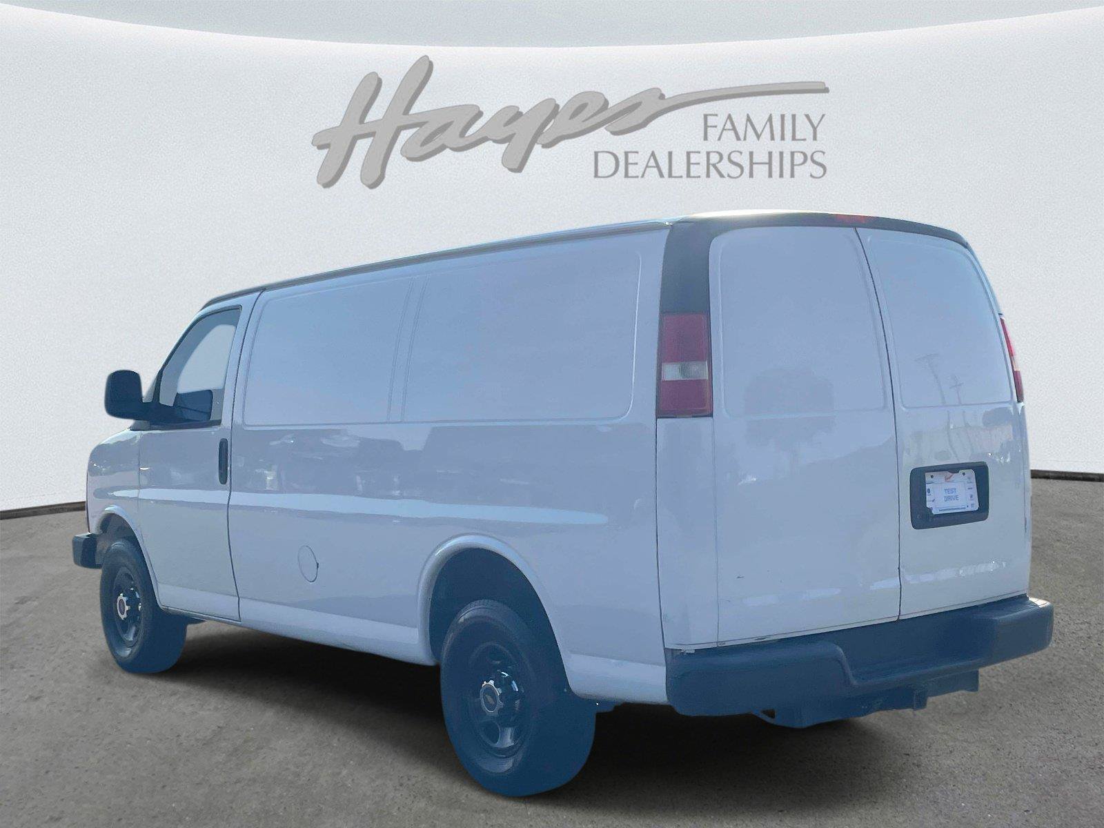 Used 2015 Chevrolet Express 2500 RWD image 4
