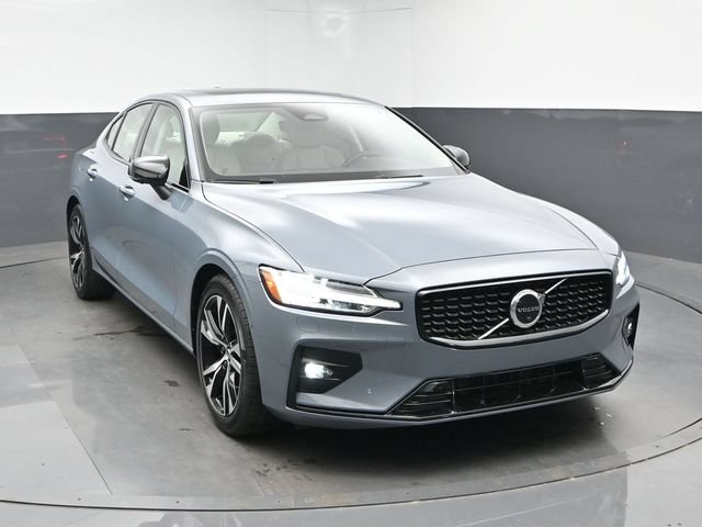 Used 2023 Volvo S60 B5 Plus FWD image 2