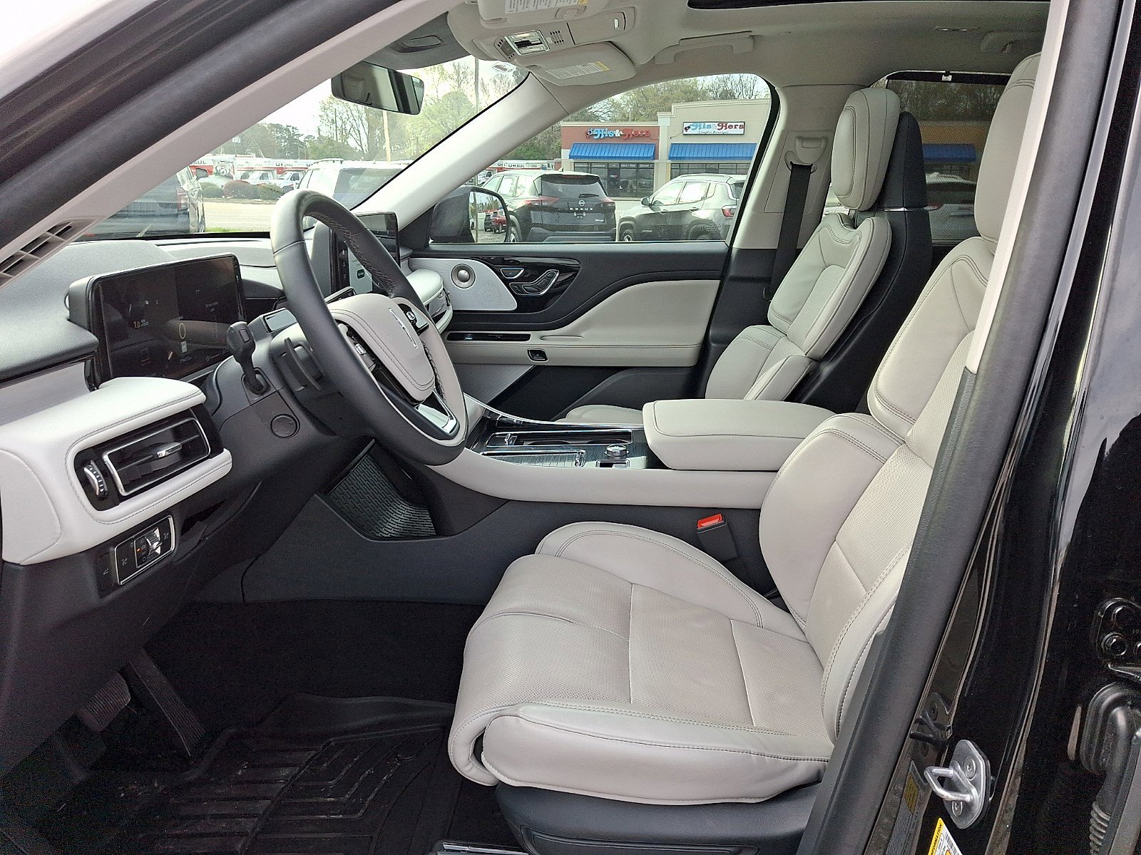 Certified 2025 Lincoln Aviator Reserve w/ Equipment Group 201A image 12