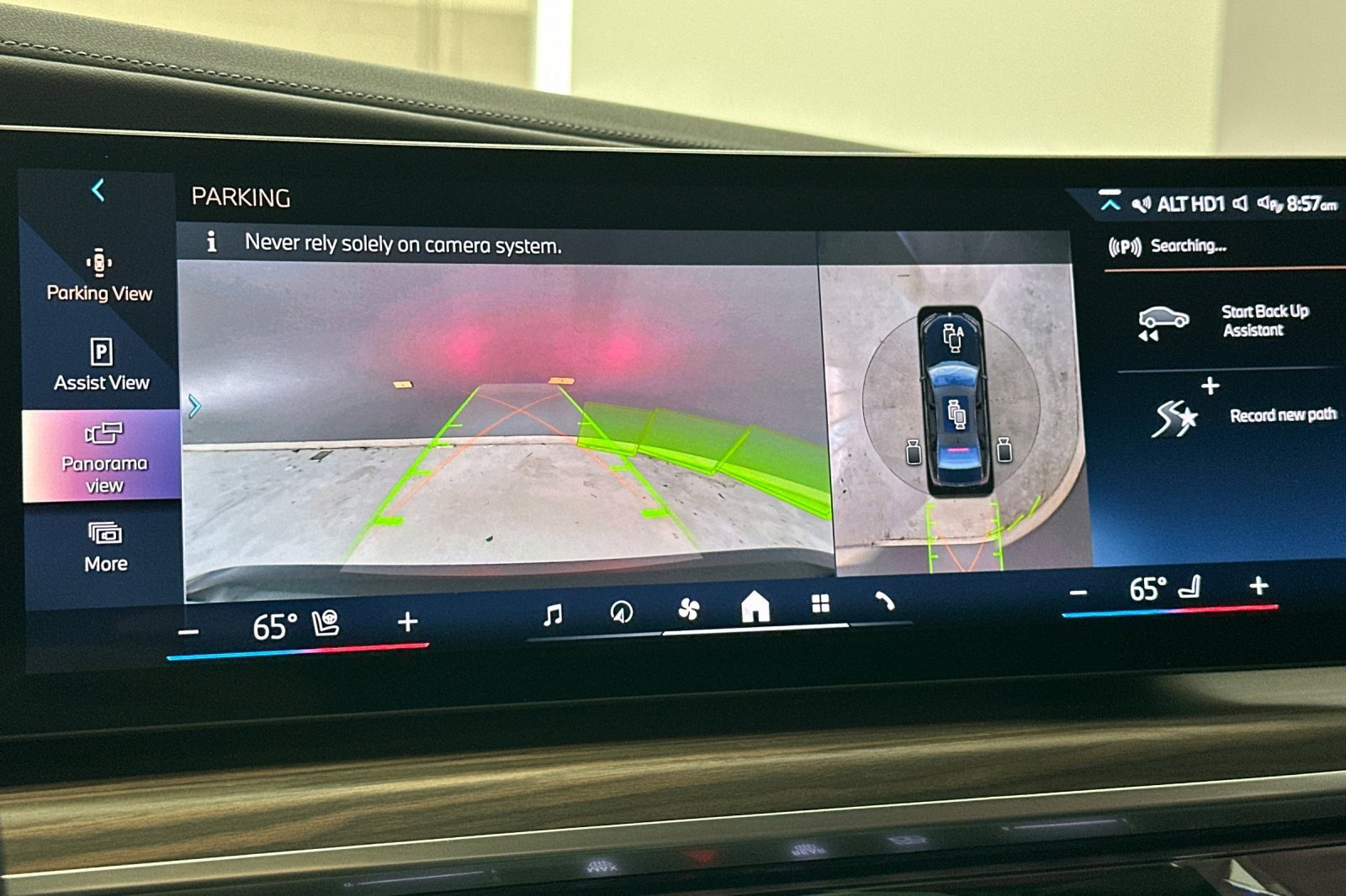 Used 2023 BMW 740i image 25