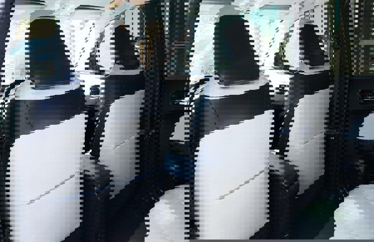 Used 2016 Toyota Prius Three Touring FWD image 31