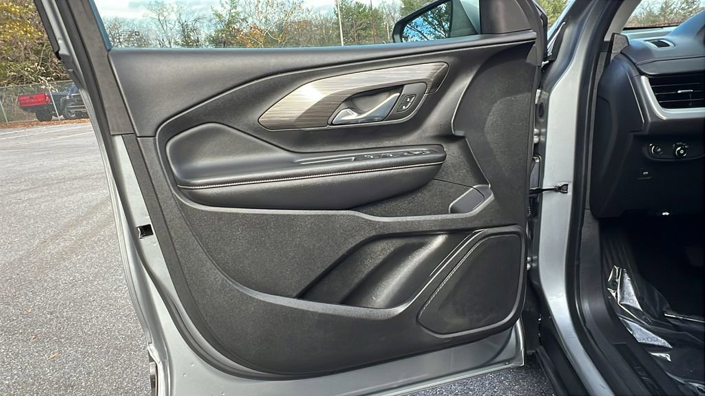 Used 2023 GMC Terrain SLE w/ Driver Convenience Package image 14