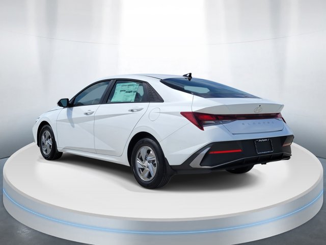 New 2026 Hyundai Elantra SE FWD image 3