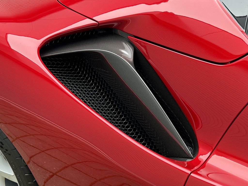 Used 2024 Ferrari SF90 Spider image 31