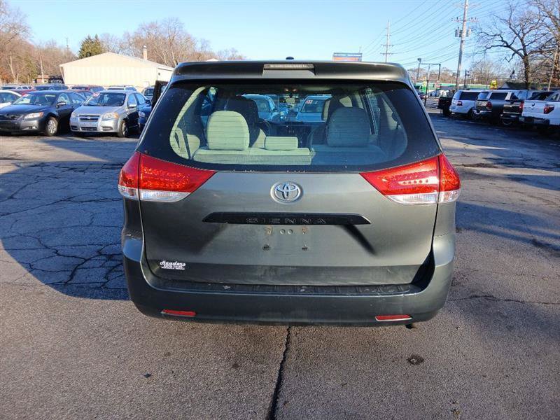 Used 2013 Toyota Sienna L image 4