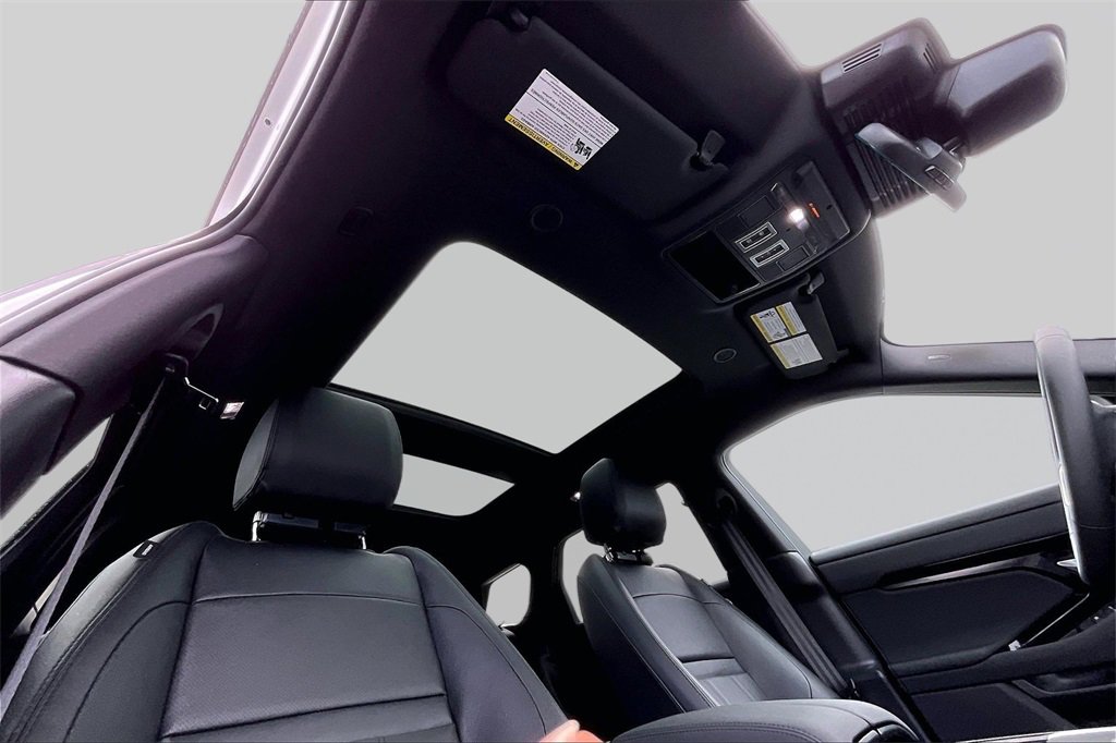 Used 2025 Land Rover Range Rover Evoque Dynamic SE image 27