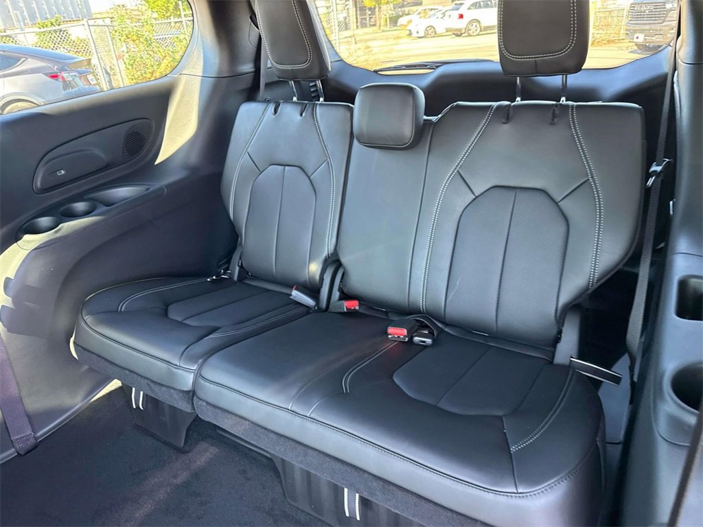 New 2026 Chrysler Pacifica Select image 9