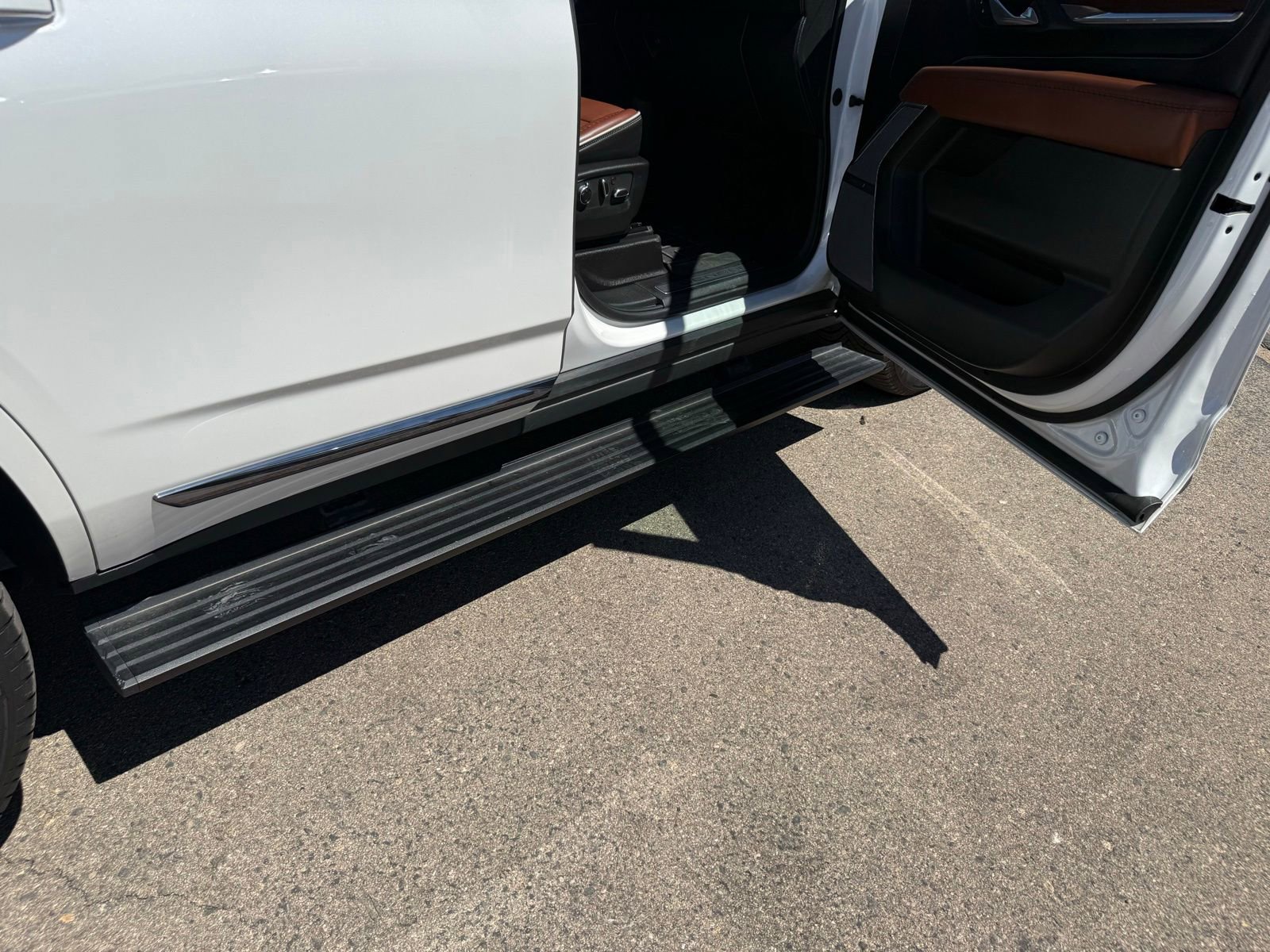 Used 2024 GMC Yukon Denali Ultimate AWD/4WD image 5