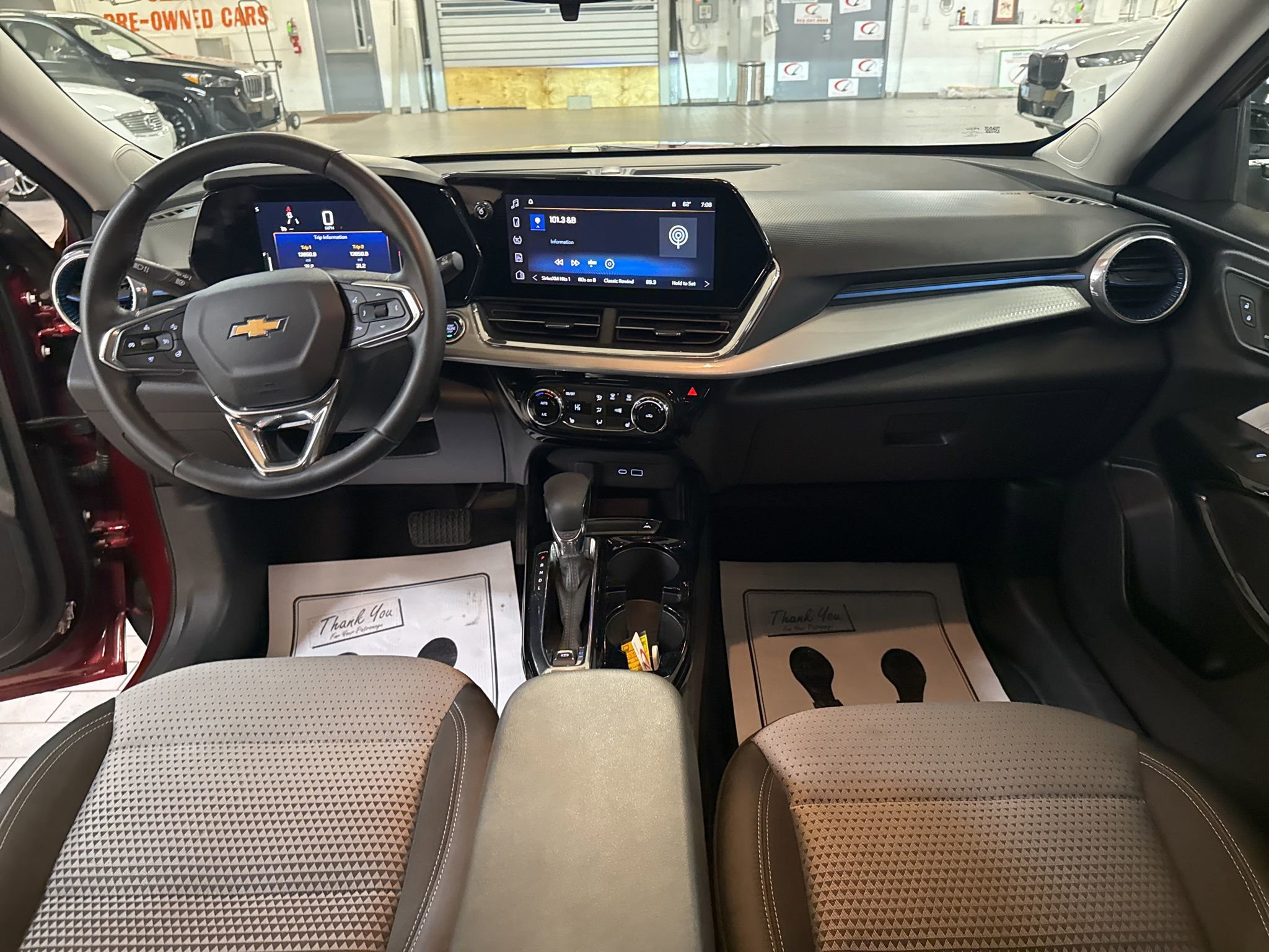 Used 2025 Chevrolet Trax LT w/ LT Convenience Package image 19