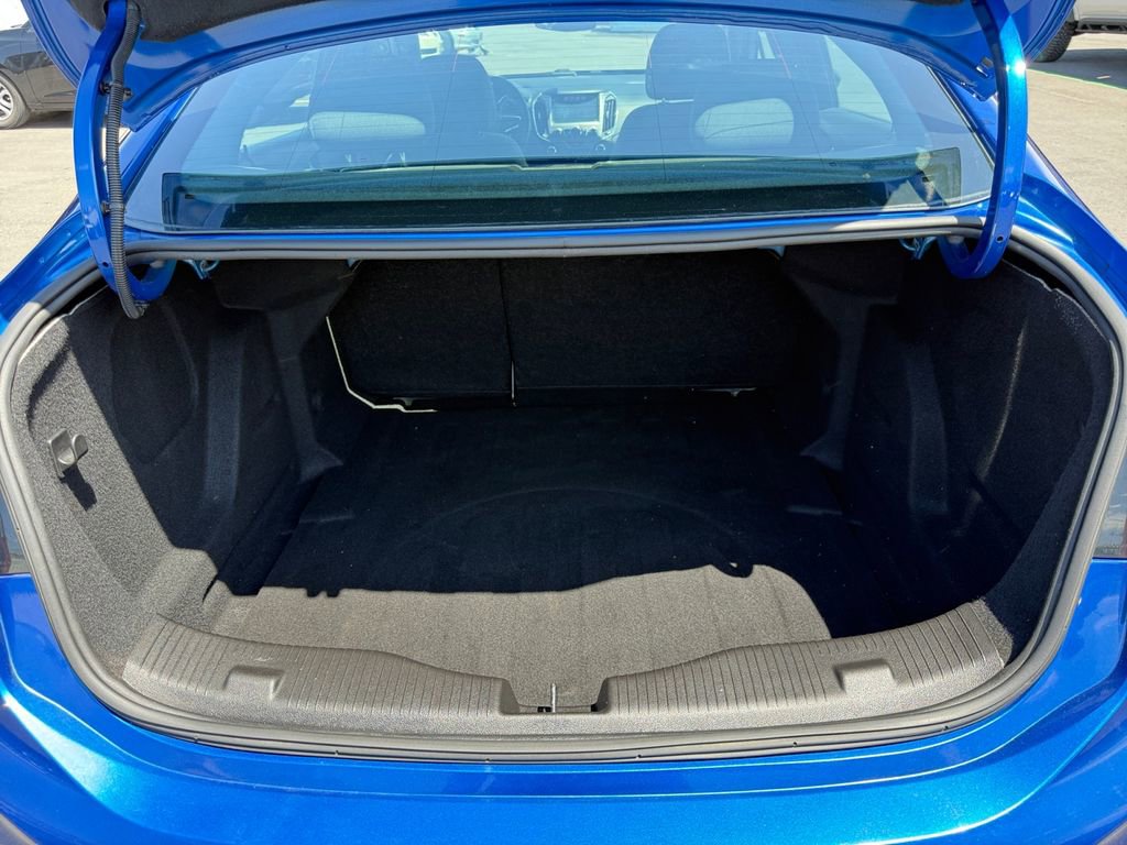 Used 2018 Chevrolet Cruze LT w/ Sun And Sound Package FWD image 24