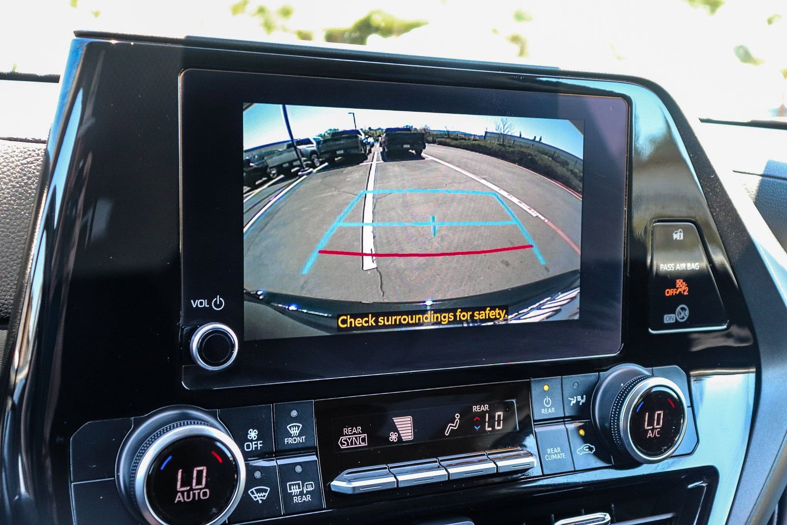 Used 2023 Toyota Highlander LE FWD image 30