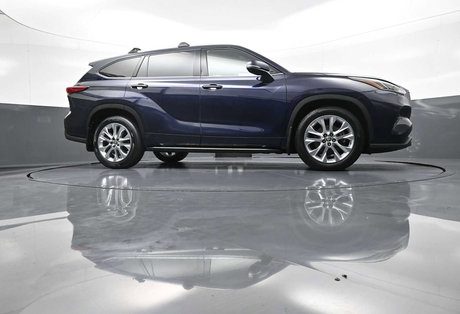 Used 2022 Toyota Highlander Limited AWD/4WD image 30