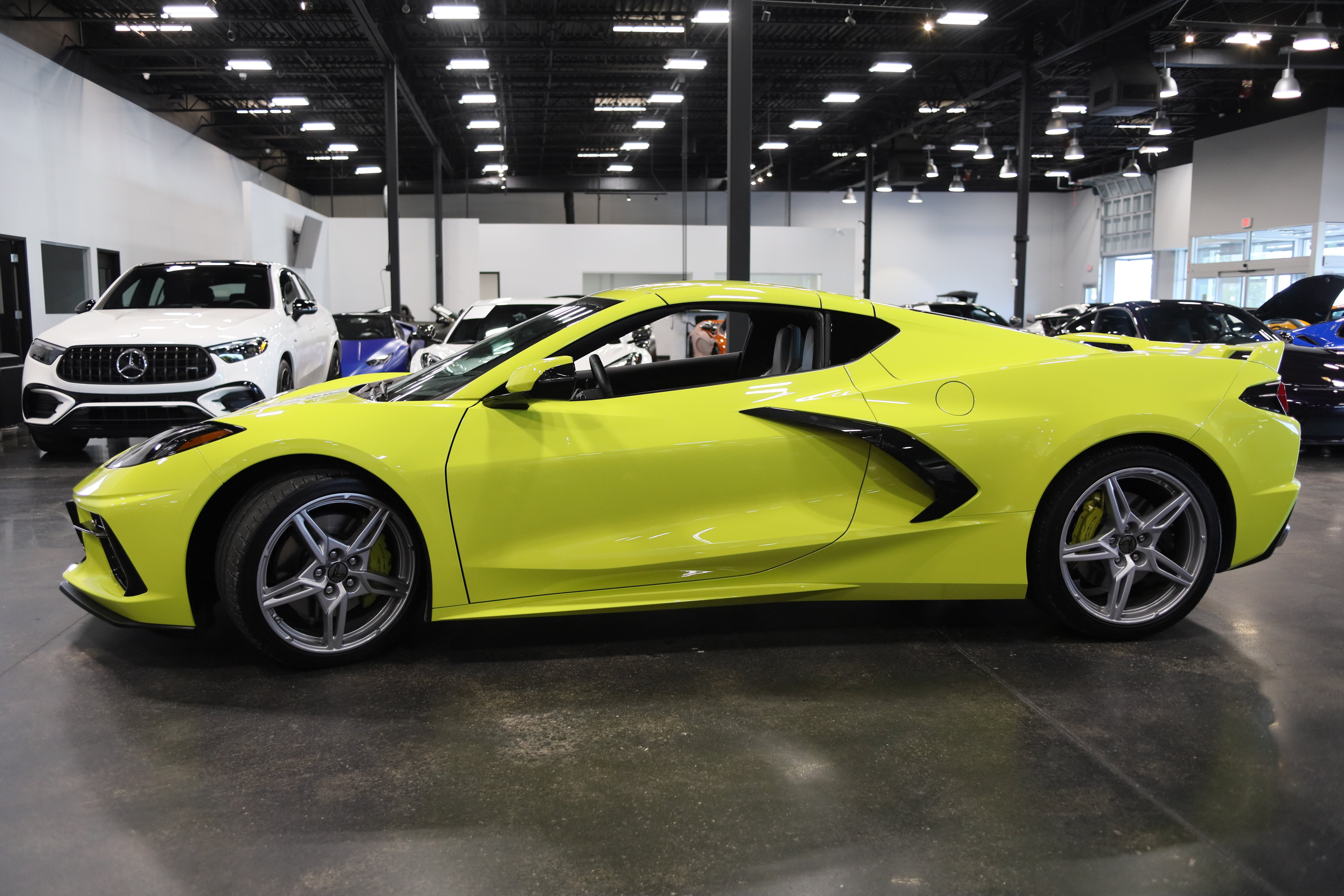 Used 2022 Chevrolet Corvette Stingray Coupe w/ Z51 Performance Package RWD image 9
