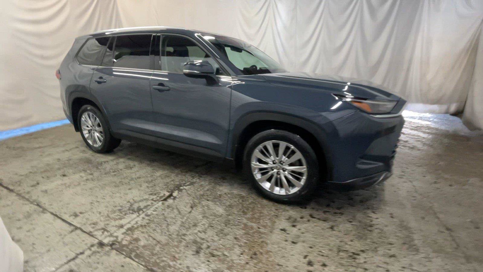 Used 2024 Toyota Grand Highlander AWD image 3