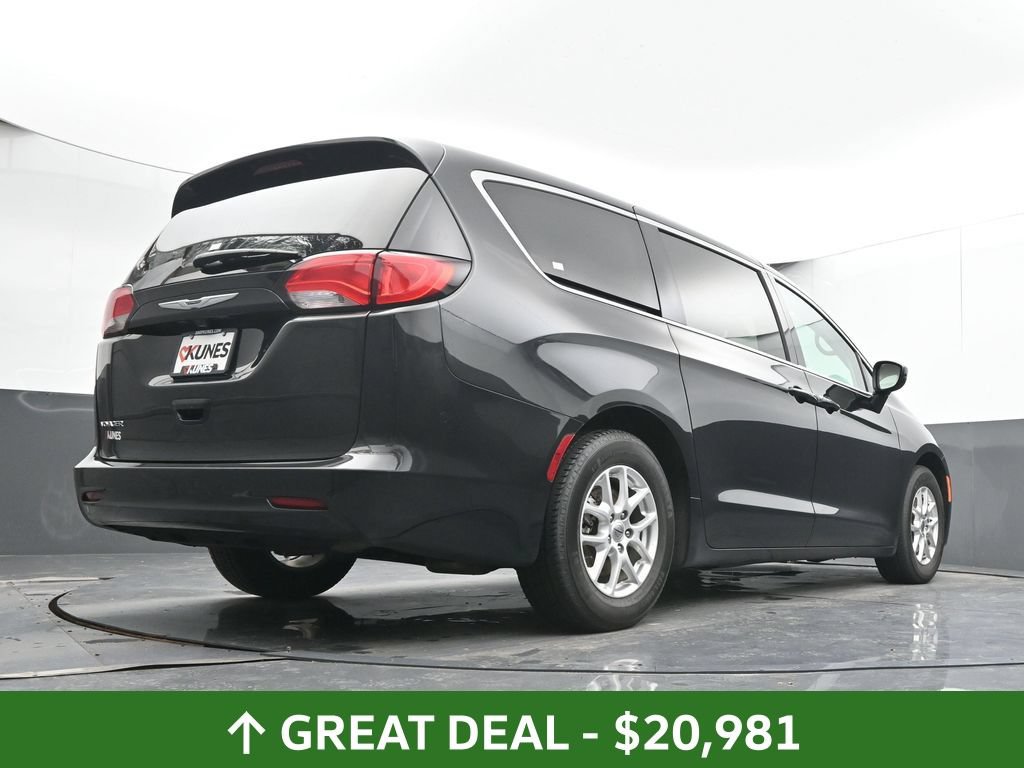 Used 2023 Chrysler Voyager LX FWD image 46
