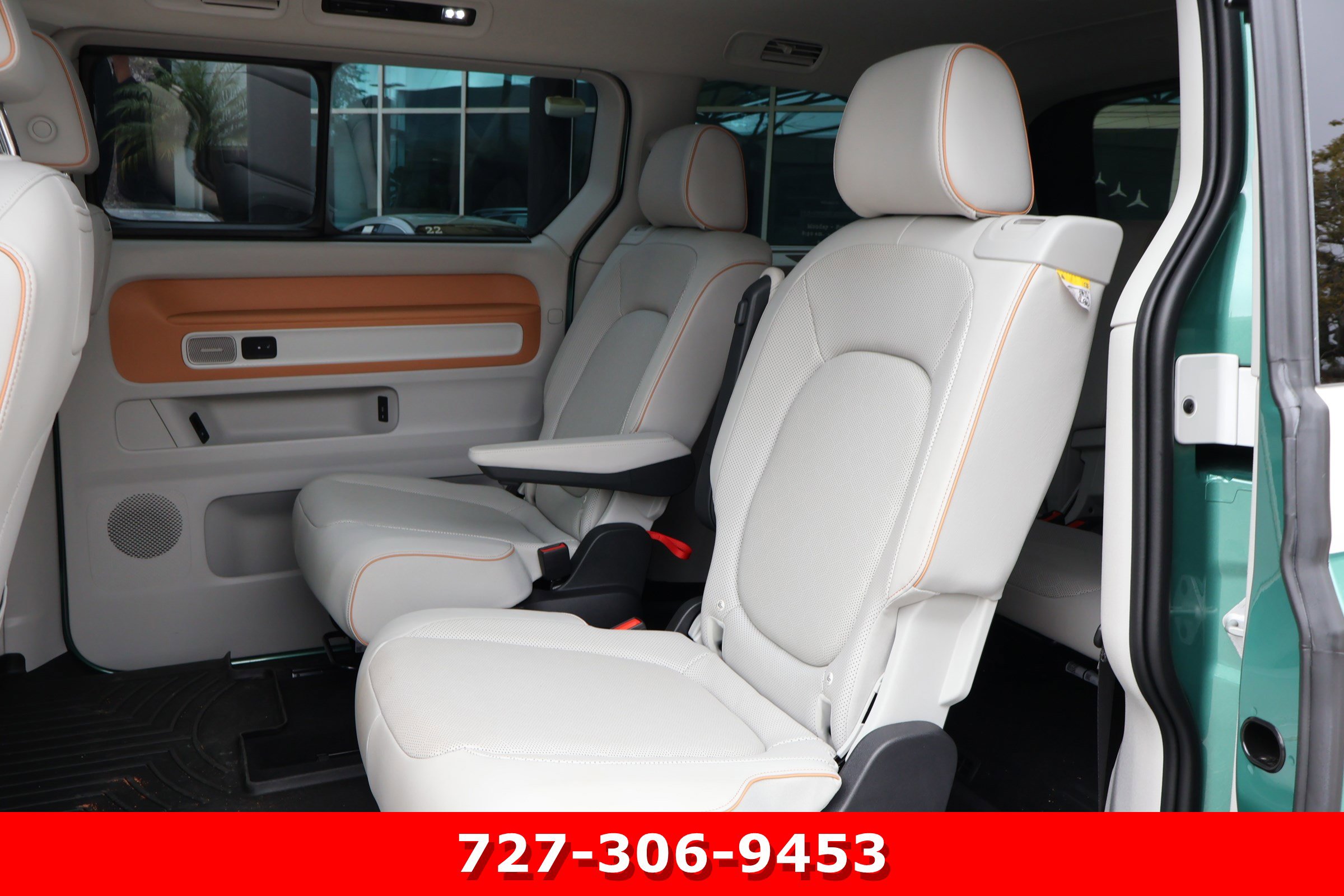 Used 2025 Volkswagen ID. Buzz 1st Edition image 17