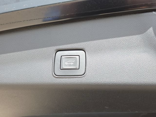 Used 2023 Chevrolet TrailBlazer RS w/ Sun and Liftgate Package FWD image 8