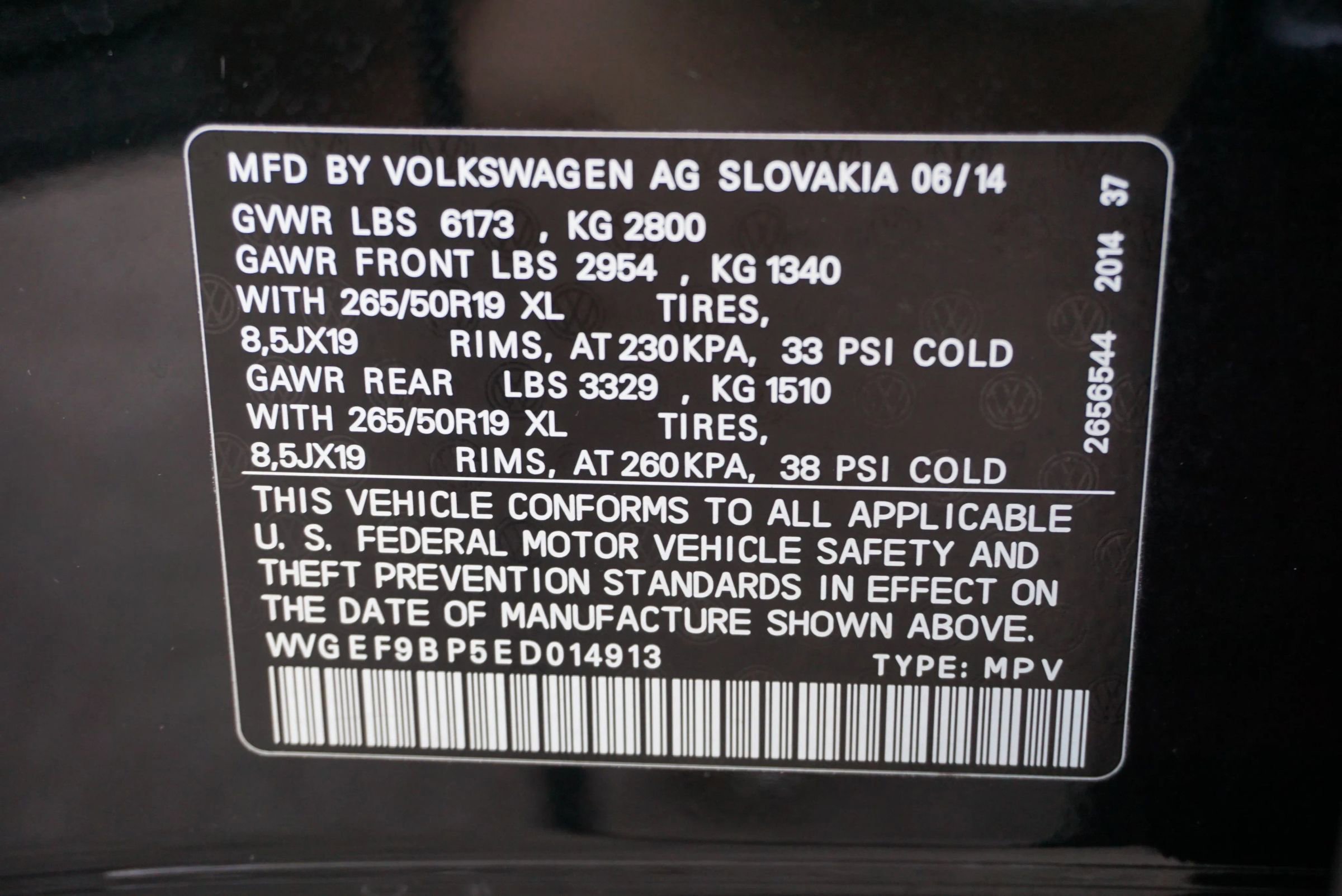 Used 2014 Volkswagen Touareg Sport image 33