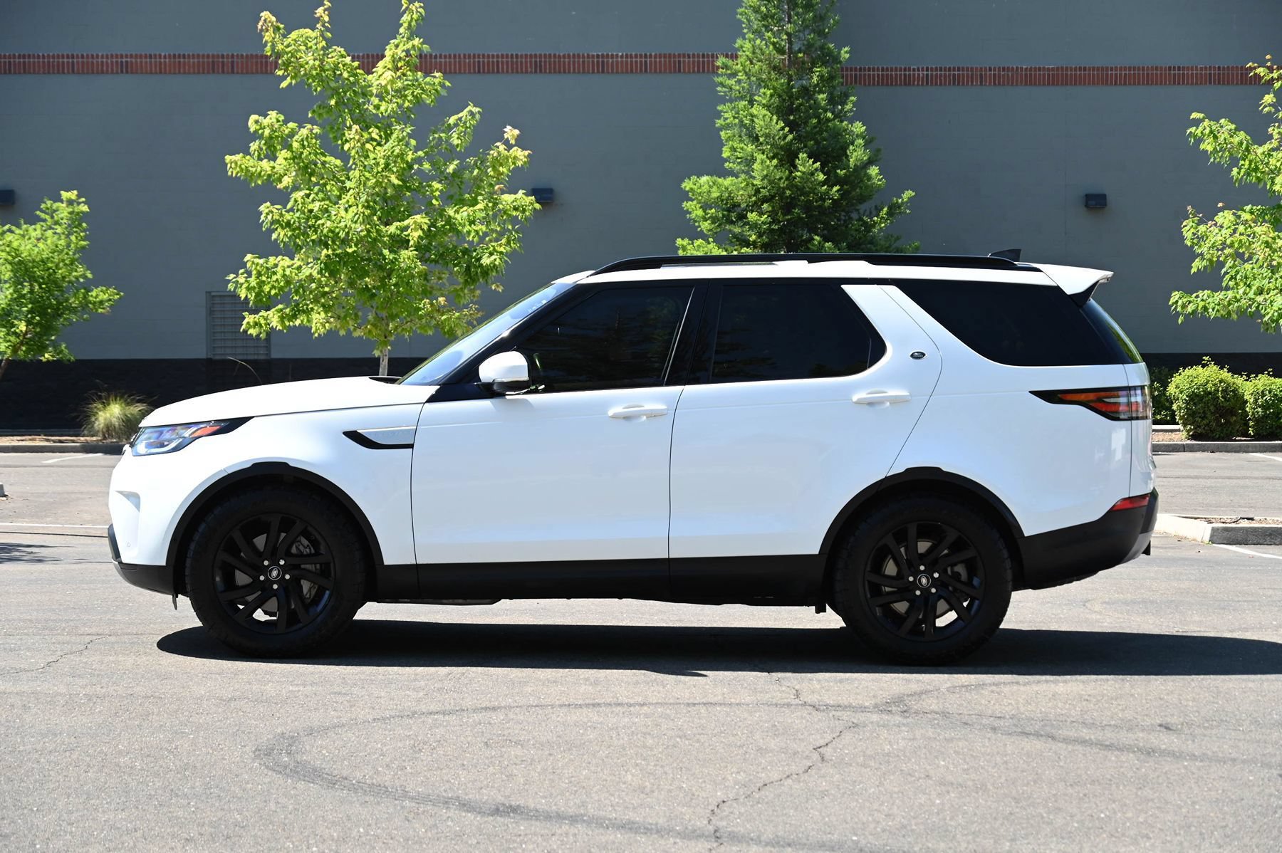Used 2019 Land Rover Discovery HSE AWD/4WD image 4