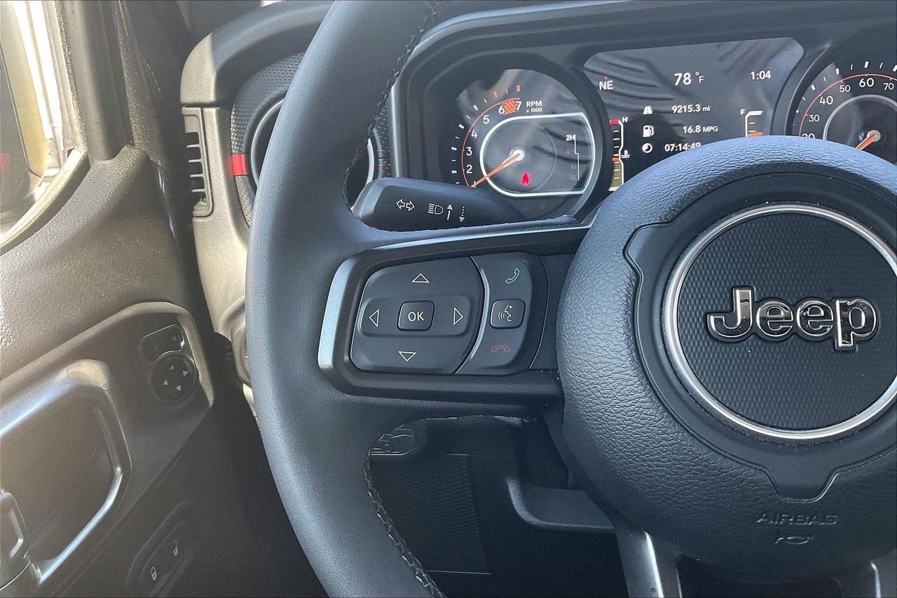 Certified 2025 Jeep Wrangler Unlimited Rubicon image 28