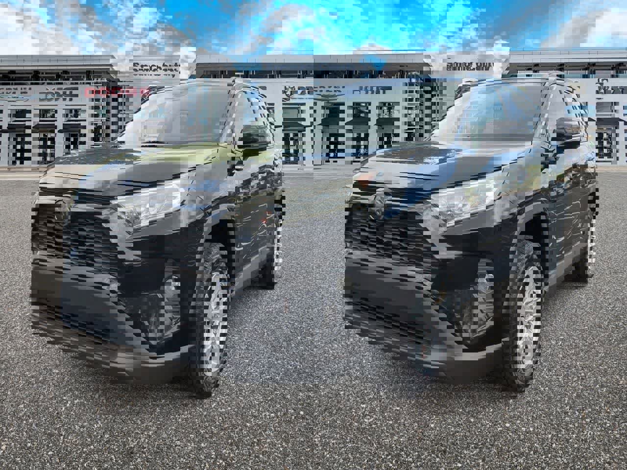 Used 2019 Toyota RAV4 XLE w/ Convenience Package image 4