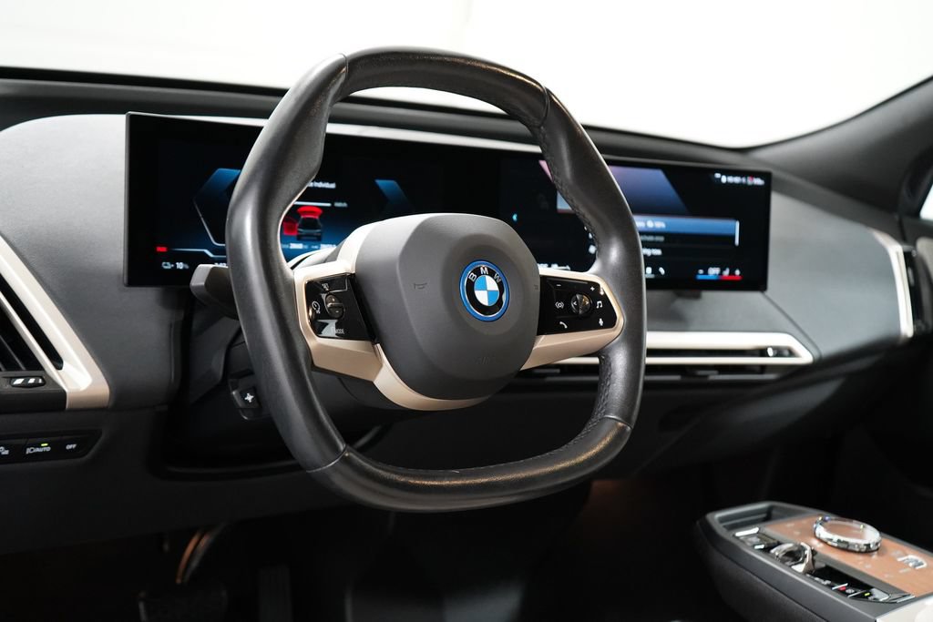 Used 2024 BMW iX xDrive50 w/ Premium Package AWD/4WD image 14