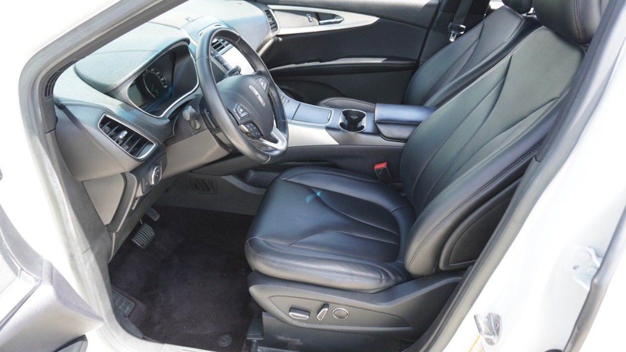 Used 2016 Lincoln MKX Premiere w/ Cargo Accessories Package FWD image 13