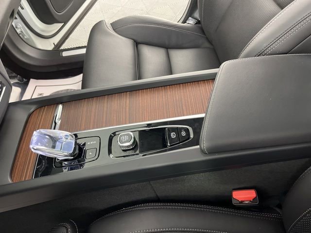 Used 2023 Volvo XC60 B5 Ultimate w/ Climate Package image 26