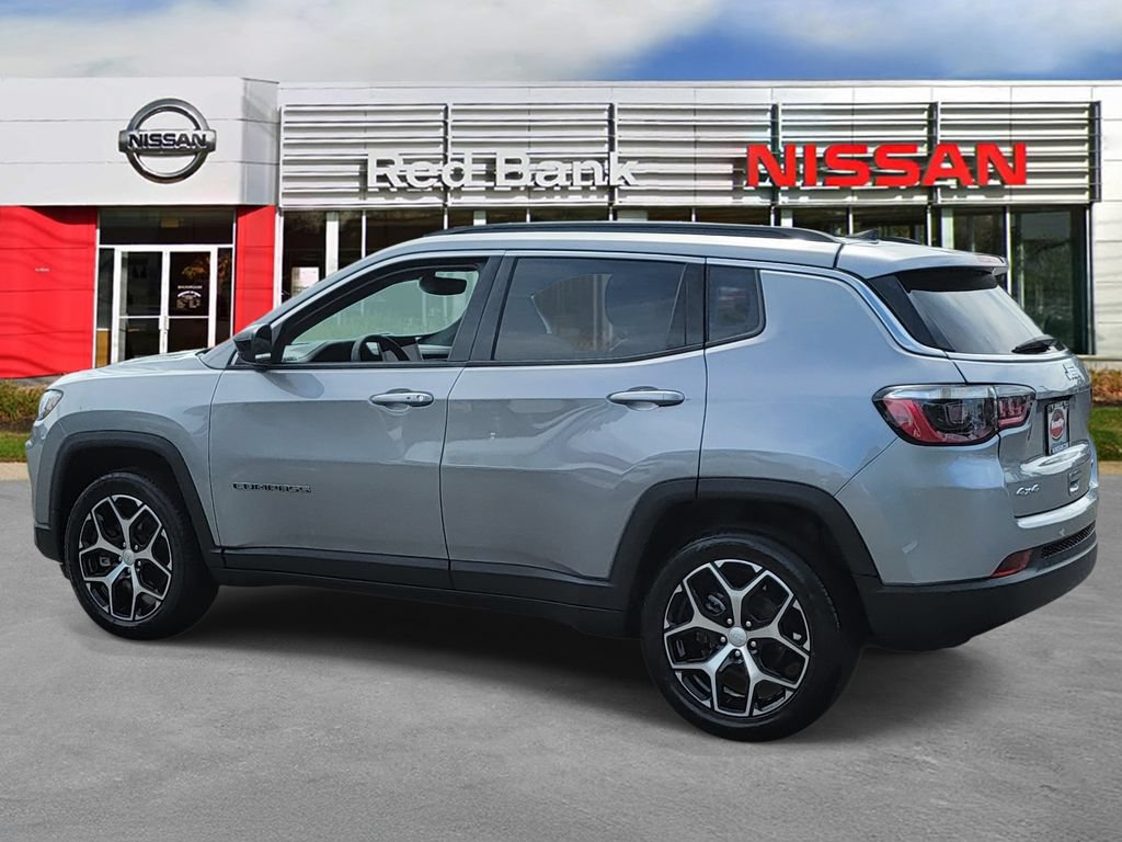Used 2024 Jeep Compass Latitude AWD/4WD image 6